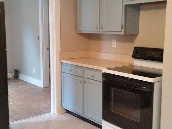 2nd image of 987 W Elmwood Dr