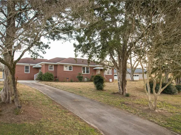 1218 Friendship Rd, Seneca, SC 29678