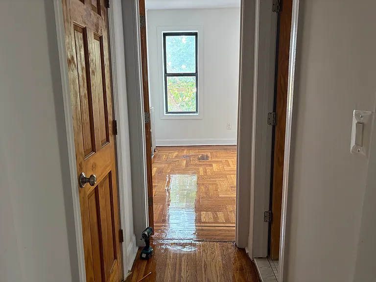 2860 Buhre Ave #3C — Photo 4