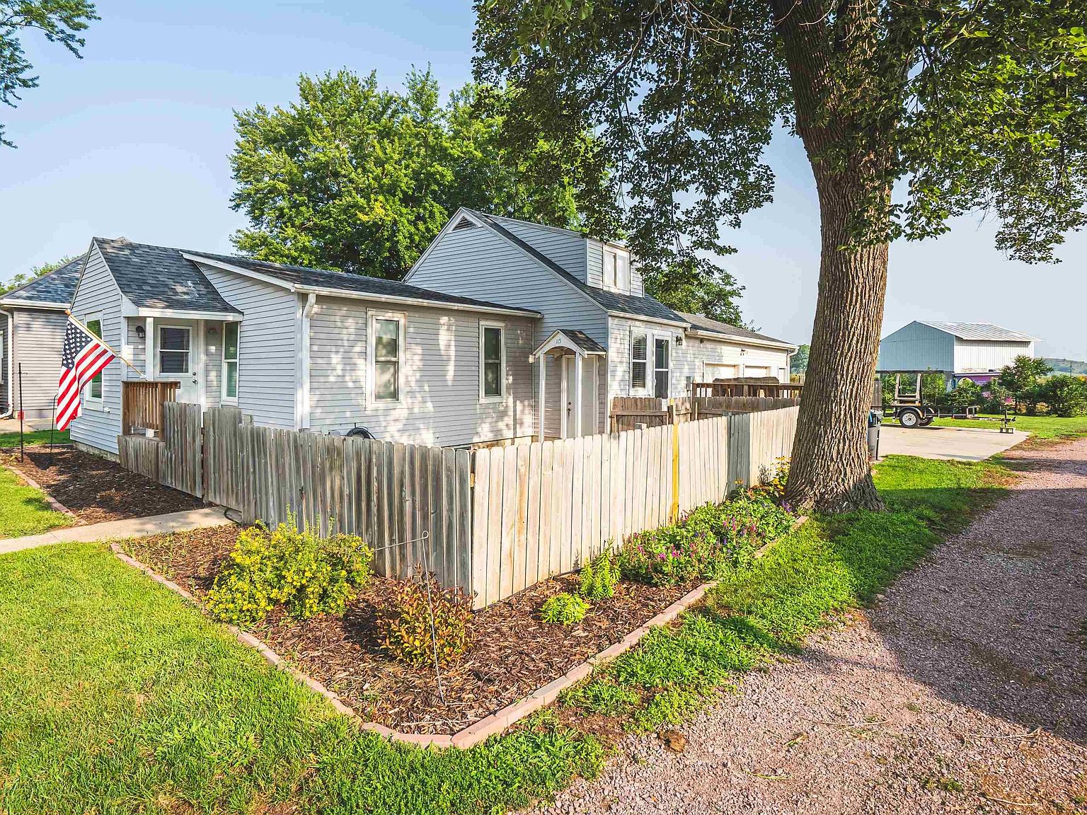 115 w maple st hinton ia 51024 zillow