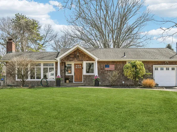 12 Colgate Road, Greenlawn, NY 11740