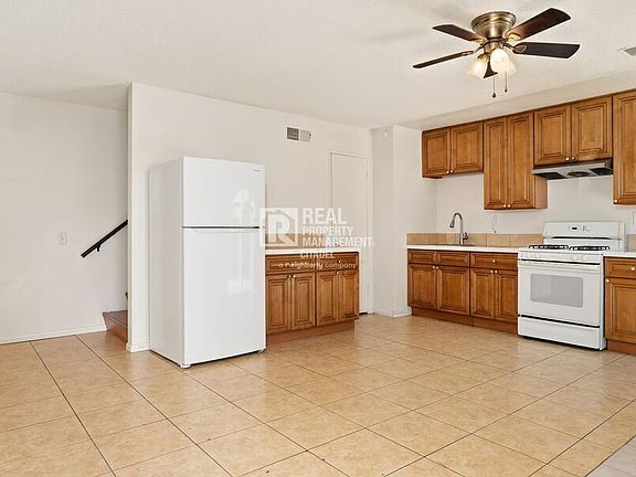 5th image of 3009 Canyon Crest Dr APT B