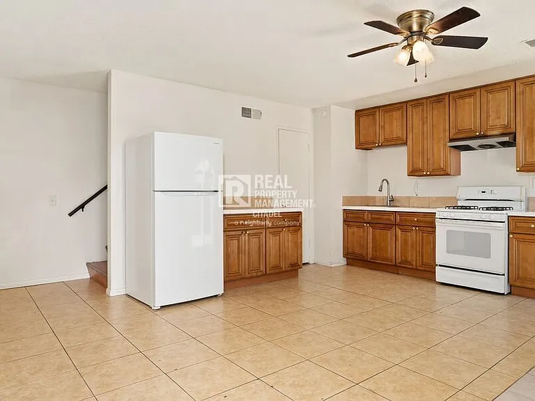 3009 Canyon Crest Dr #B — Photo 5