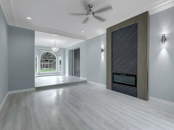 8636 141b St, Surrey, BC V3W 0S3