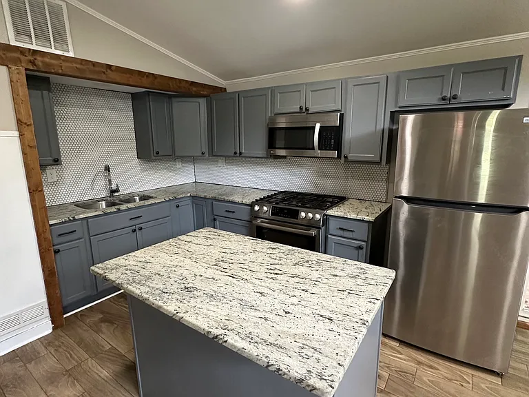 114 Robinhood Dr — Photo 4