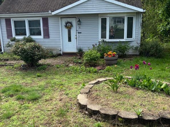 16 Glen Hills Rd, Meriden, CT 06451