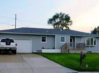 1227 Sunnydell Ln, Norfolk, NE 68701