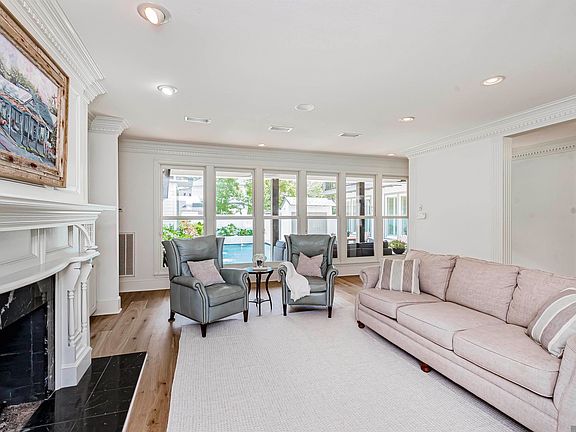 4th image of 1605 Applewood Rd