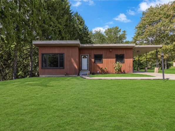 6162 Tuscarawas Rd, Industry, PA 15052