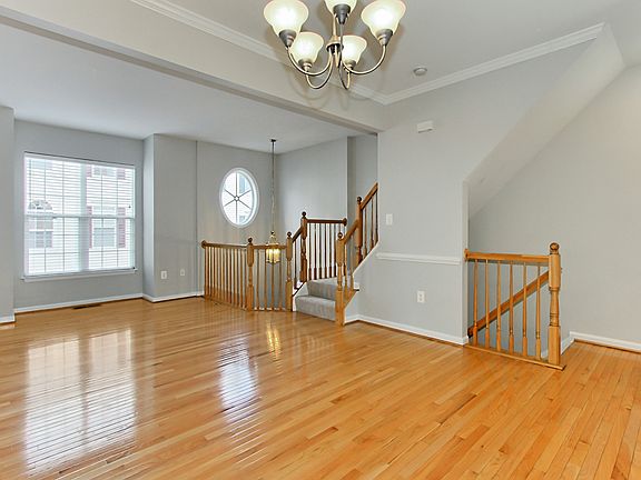 4th image of 43735 Clear Lake Sq
