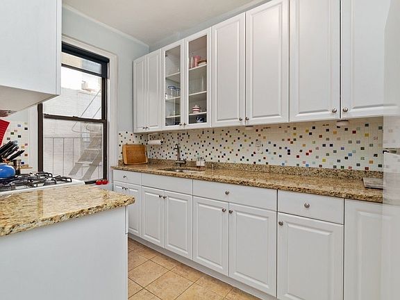 4th image of 442 Hudson St #5C