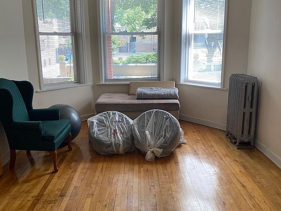 3rd image of 844 N Oakley Blvd #1