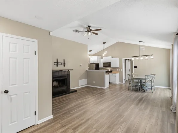 230 Teakwood Ln, Lewisville, TX 75067