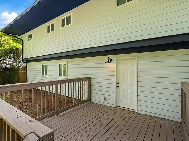 2223 Columbia Dr — Photo 39