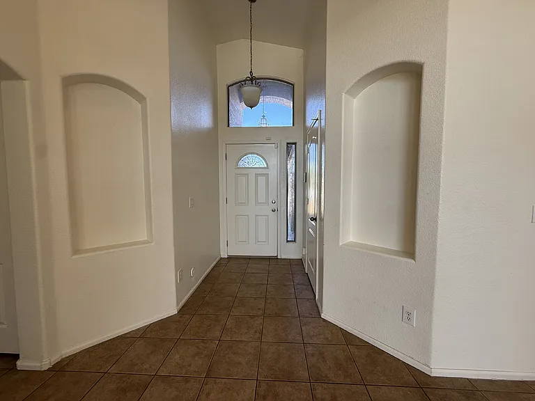8202 S 47th Ave — Photo 5