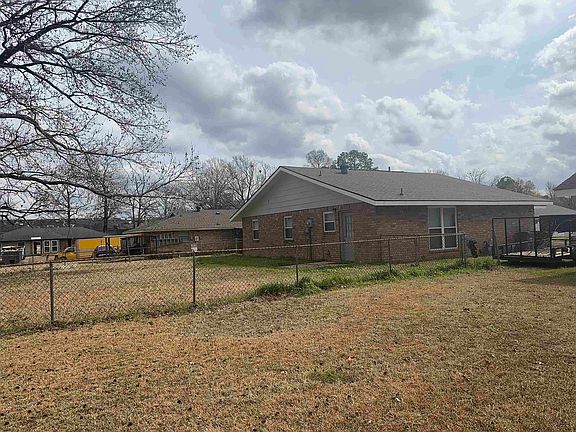 3rd image of 15447 Jester Ave