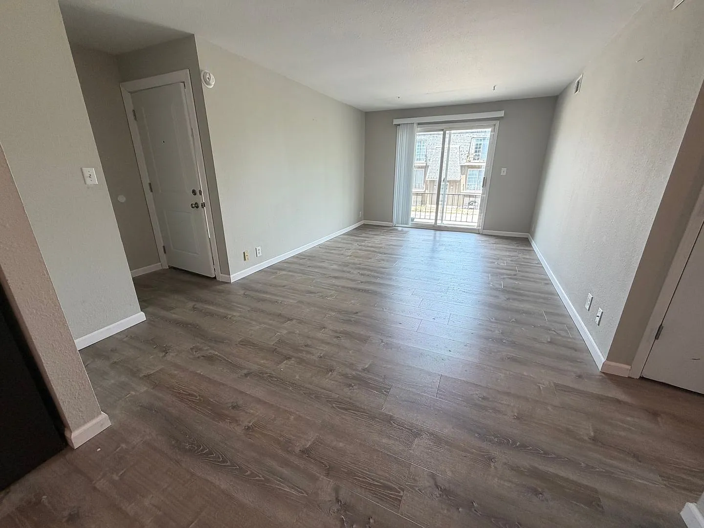Cute Southside 2BD Apartment - Middle — Photo 4