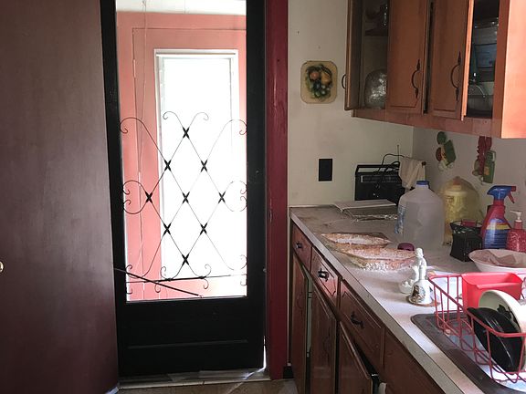 5th image of 297 Woodward Ave
