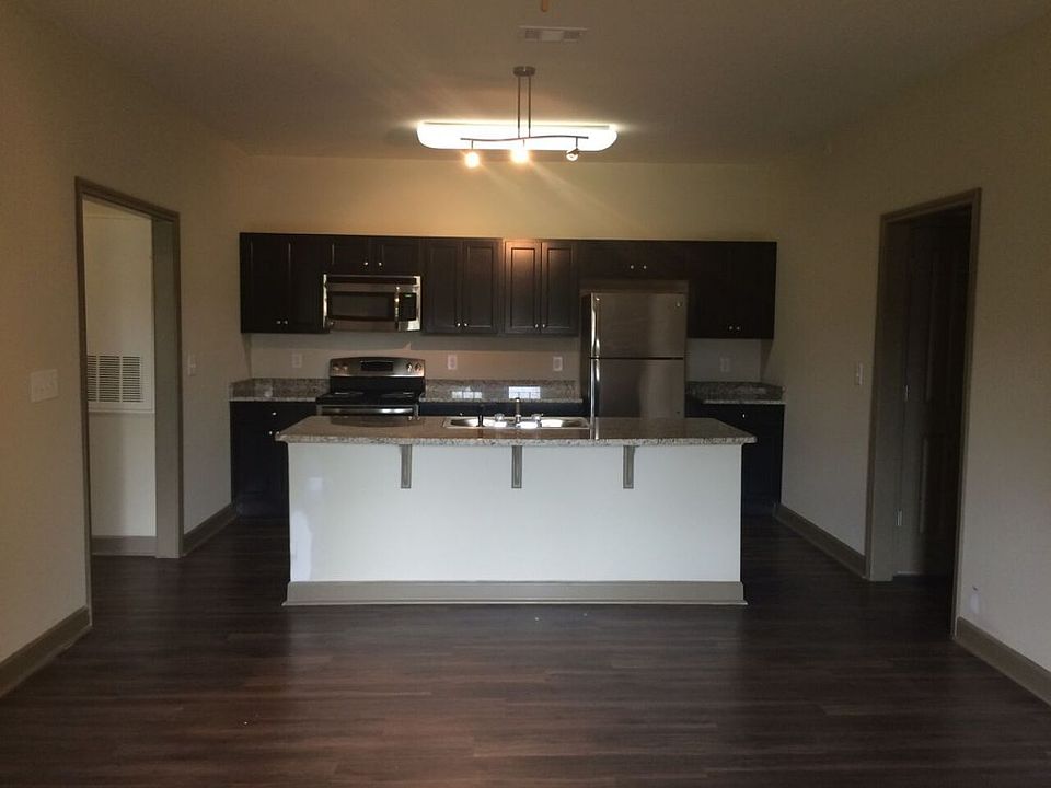 2nd image of 207 Kelly Rd #1D