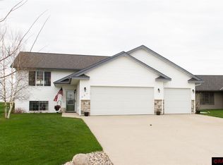 237 Cypress Dr, Mankato, MN 56001