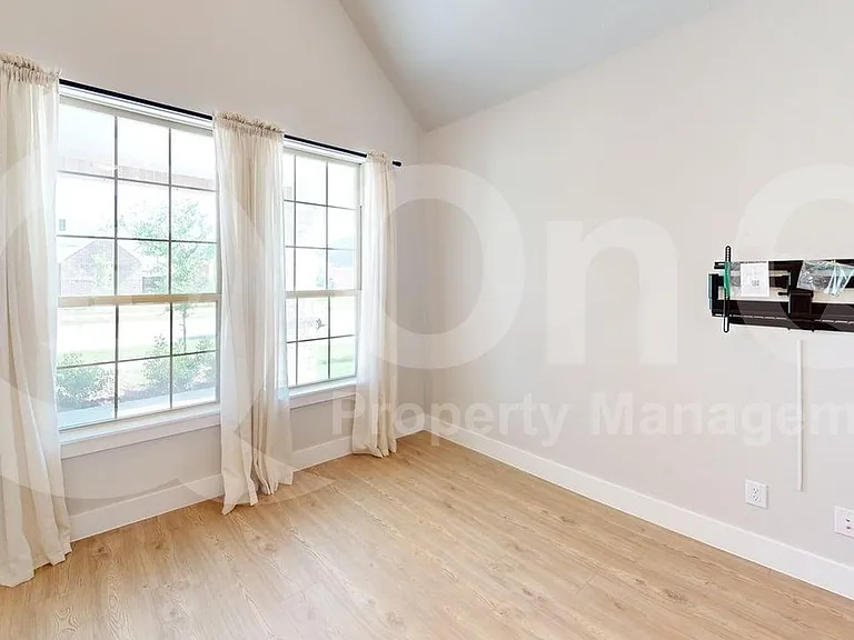 324 Palo Duro St — Photo 5