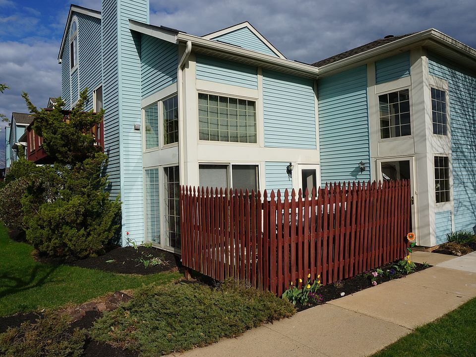 1st image of 200 Wheatsheaf Ln