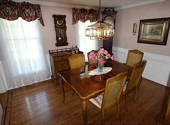 4th image of 9 Wood Lily Ln