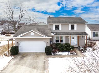4 Ashford Ct, Bloomington, IL 61705