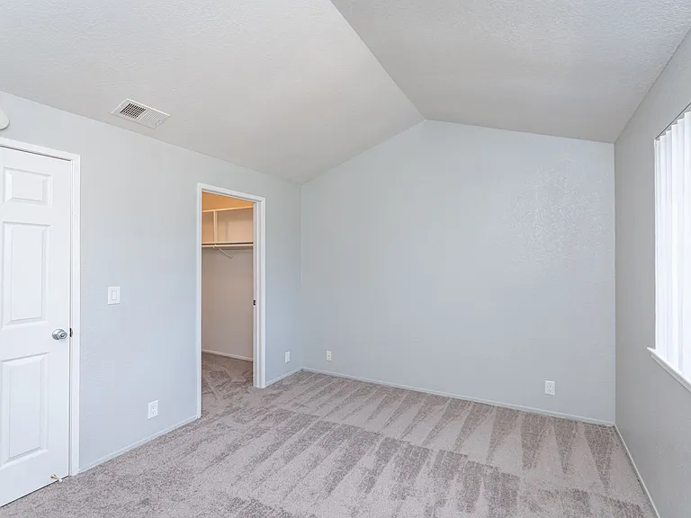 River Oaks Apartments — Photo 28