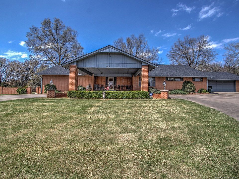 1st image of 1401 Country Club Dr