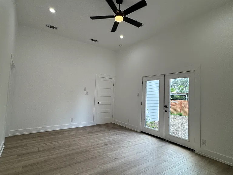 105 Forrest Ave — Photo 6