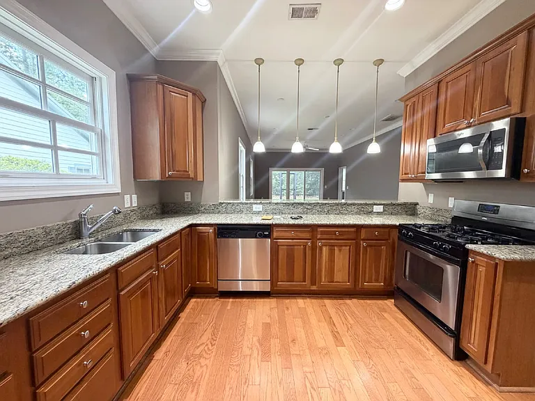 33 Augustine Rd — Photo 8