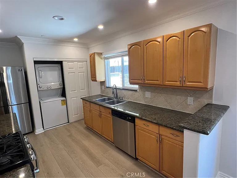 517 Concord St — Photo 12