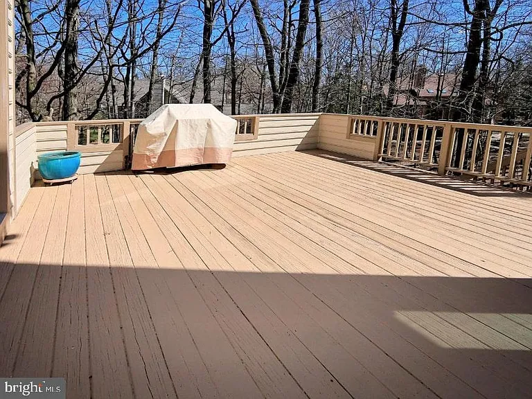 1307 Stamford Way — Photo 14