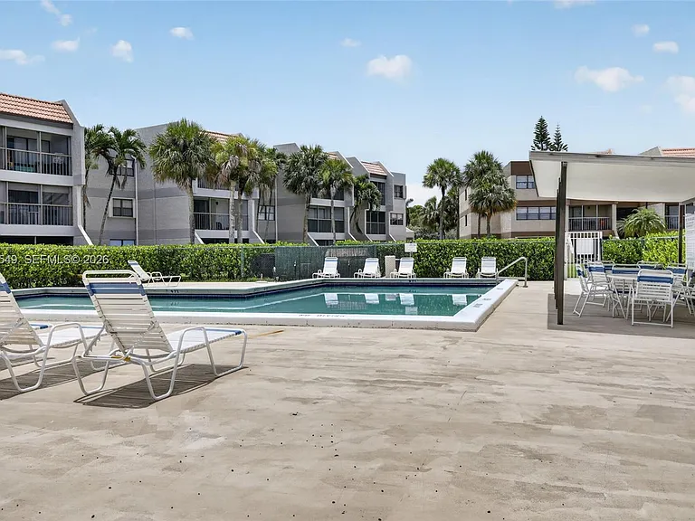 220 Lakeview Dr #210 — Photo 34