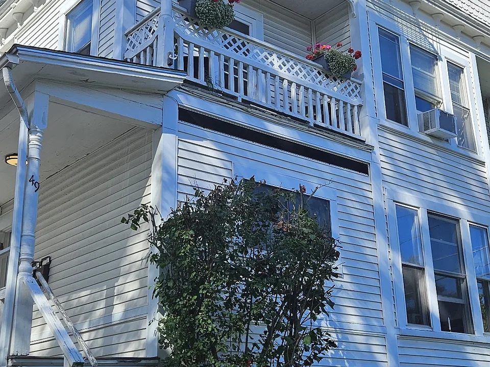 49 Williams St #2