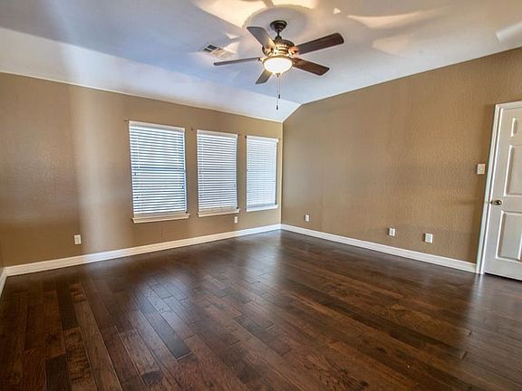 5th image of 3047 Tupelo Ln