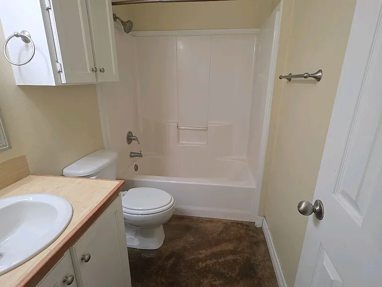 2500 Creekwood Dr — Photo 5