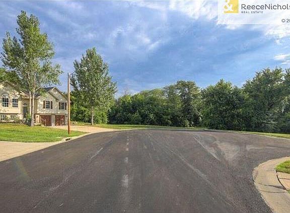 2nd image of 624 NE Topaz Dr