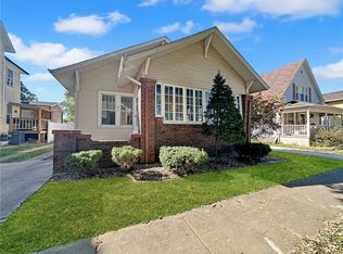 717 S 15th St, Mattoon, IL 61938