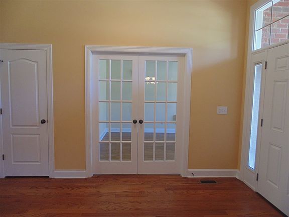 5th image of 120 Riverway Ln
