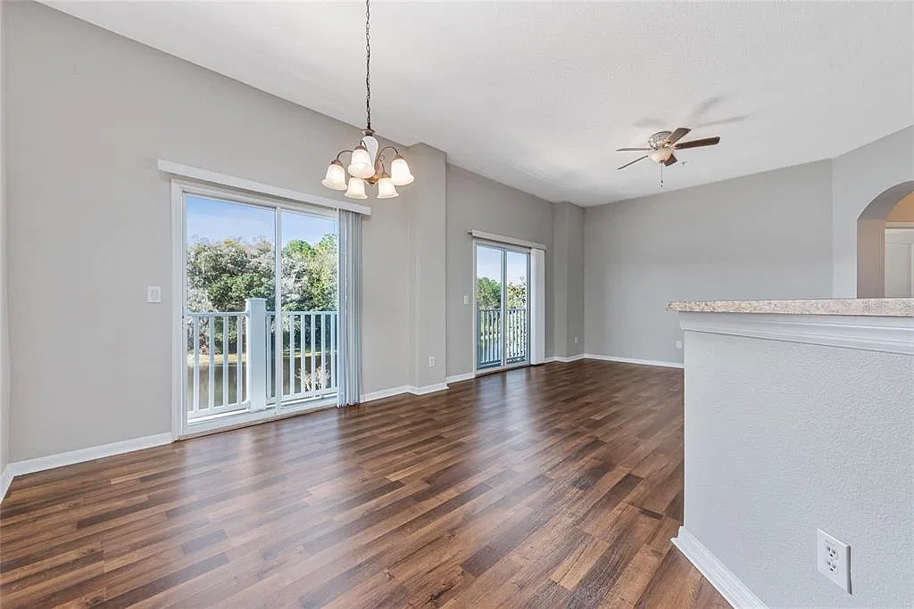 2 bed, 2.0 bath, 1305 sqft, $2,095 — Photo 3