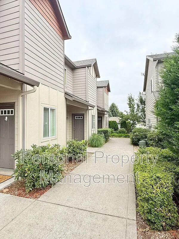 2 bed, 2.0 bath, 1170 sqft, $1,595 — Photo 2