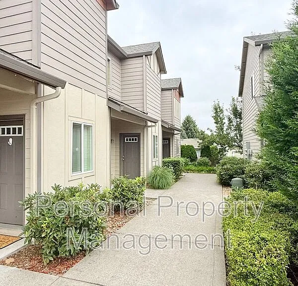12600 NE 49th St #E — Photo 2
