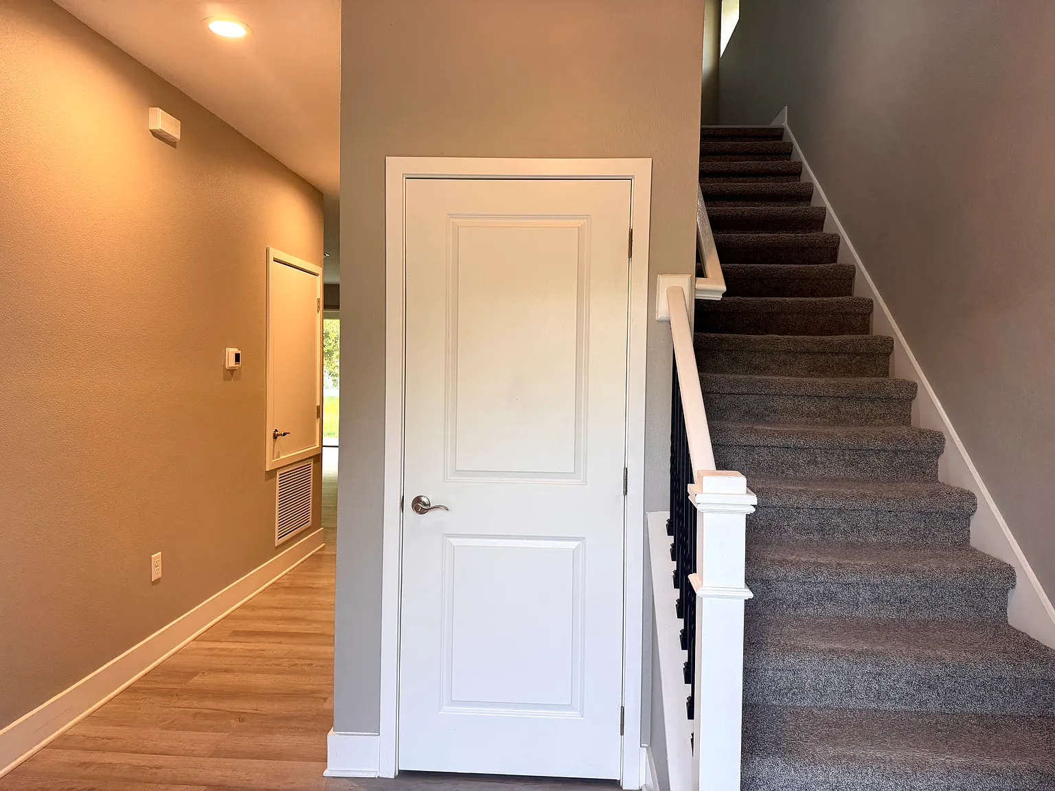 3 bed, 2.5 bath, 2078 sqft, $2,400 — Photo 2