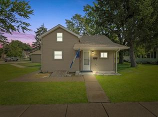 306 E 2nd St, Lockport, IL 60441