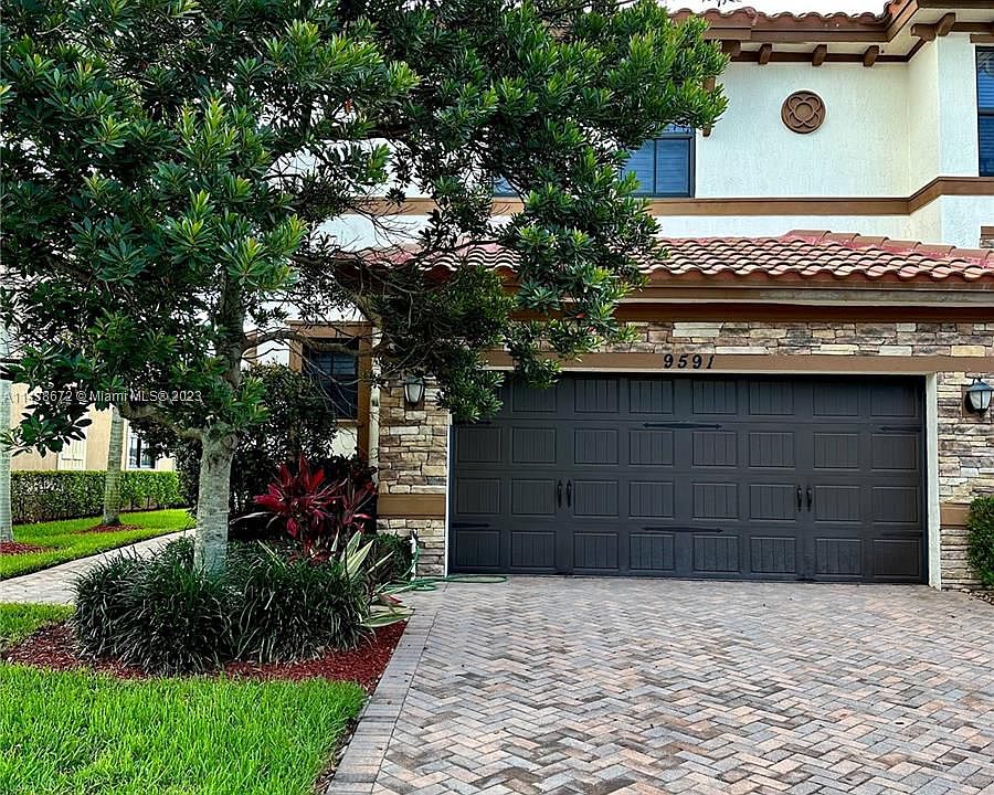 1st image of 9591 Town Parc Cir S #9591