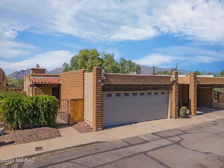 1341 E Ellis Dr — Photo 31