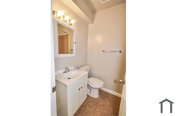 Building Photo - 1633 E St NE #3