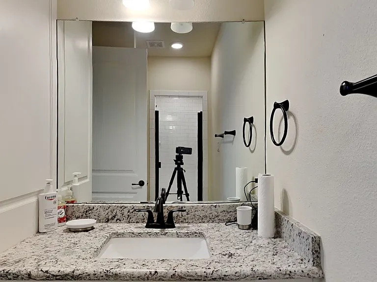 7916 Bella Flora Dr — Photo 16